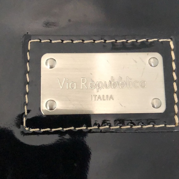 Via Repubblica Black Patent Leather - Picture 2 of 11